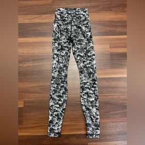 Black and White Base Pace High-Rise Tight 28”